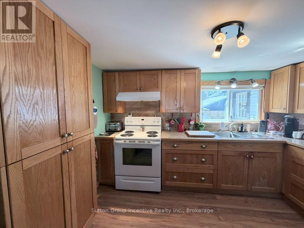 341 Saint Jean Street, Orillia, Ontario  L3V 4L6 - Photo 11 - S13673878