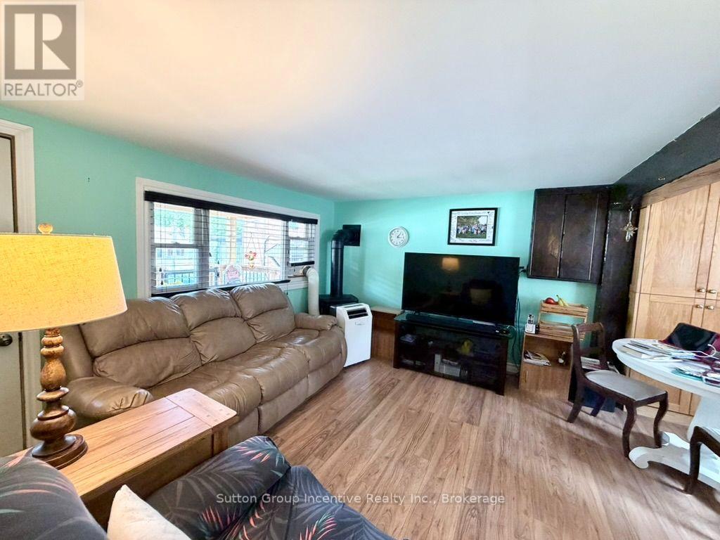 341 Saint Jean Street, Orillia, Ontario  L3V 4L6 - Photo 8 - S13673878