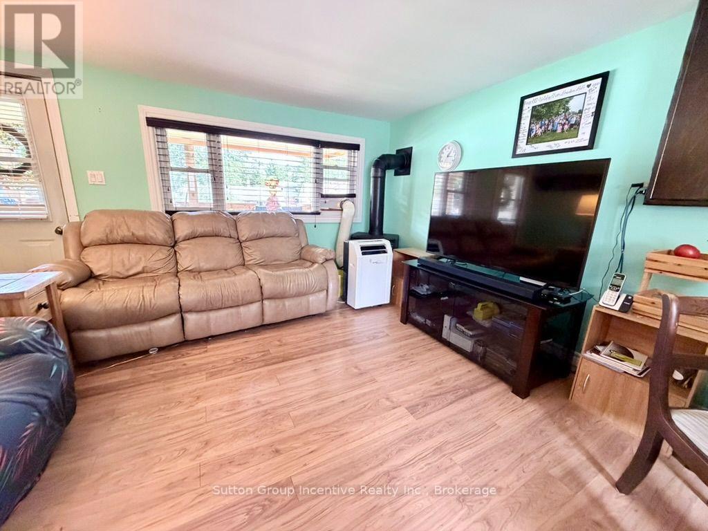 341 Saint Jean Street, Orillia, Ontario  L3V 4L6 - Photo 6 - S13673878