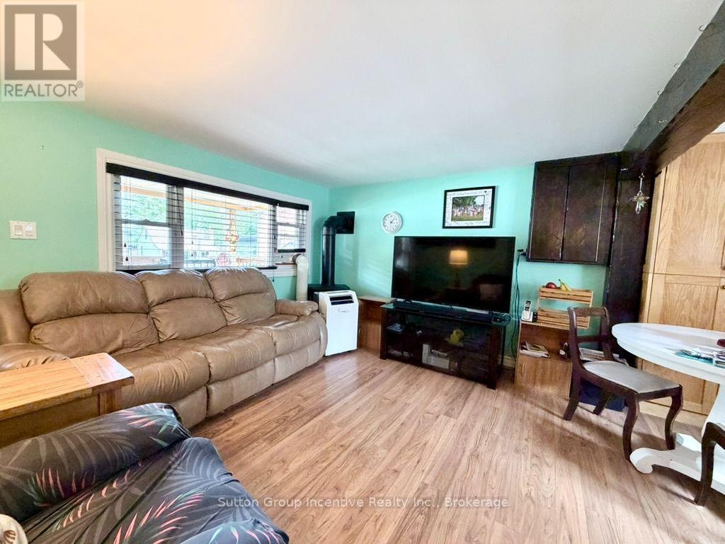 341 Saint Jean Street, Orillia, Ontario  L3V 4L6 - Photo 9 - S13673878