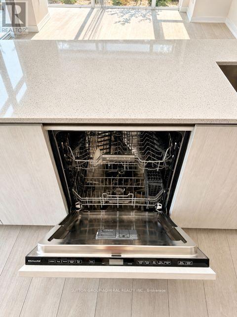 Th10 - 5858 Yonge Street, Toronto, Ontario  M2M 0C6 - Photo 15 - C13680946