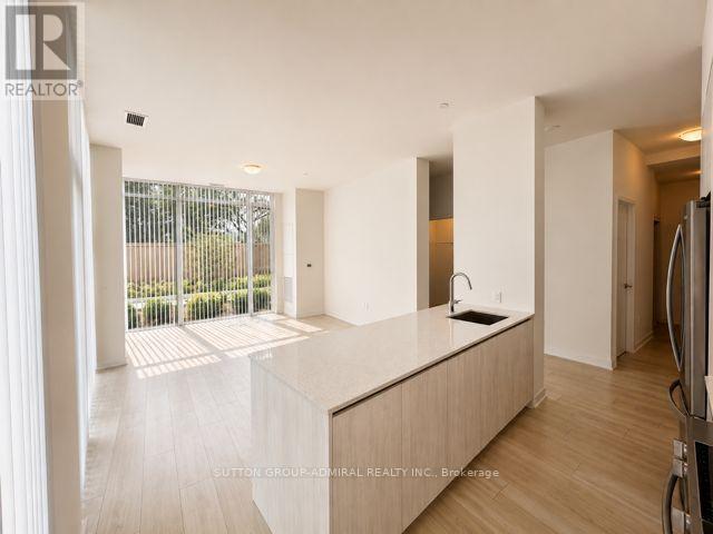 Th10 - 5858 Yonge Street, Toronto, Ontario  M2M 0C6 - Photo 5 - C13680946