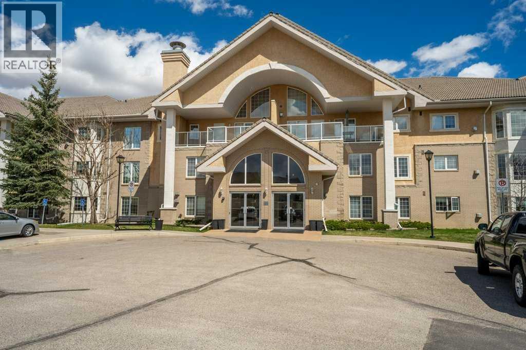 136, 728 Country Hills Road NW, Calgary, Alberta