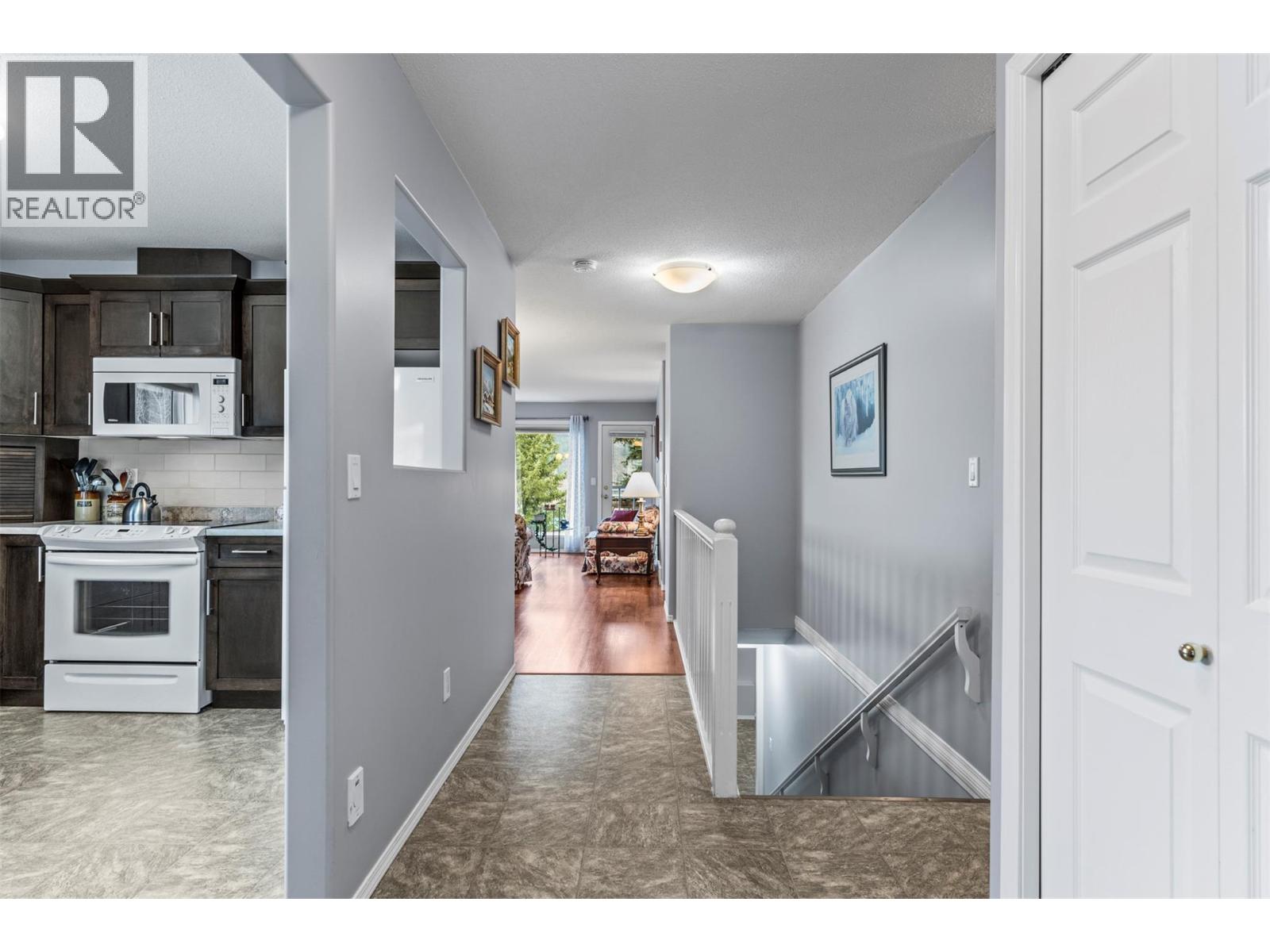 2675 Pine Avenue Unit# 54, Lumby, British Columbia  V0E 2G5 - Photo 18 - 10394322