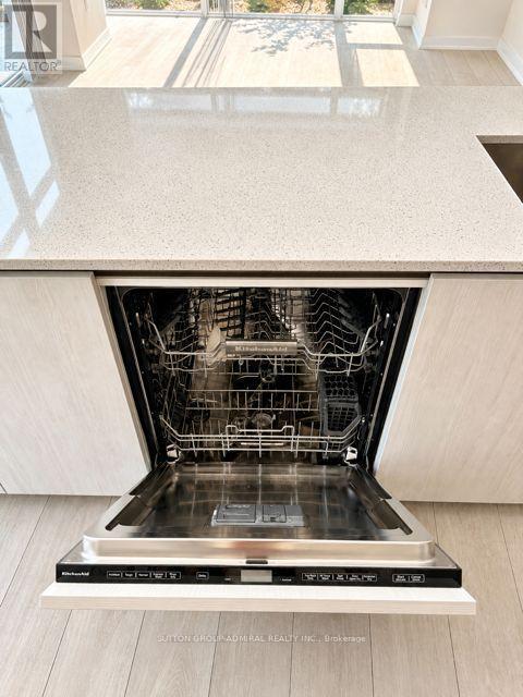 Th10 - 5858 Yonge Street, Toronto, Ontario  M2M 0C6 - Photo 15 - C13680968