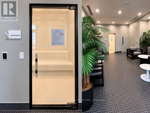 Th10 - 5858 Yonge Street, Toronto, Ontario  M2M 0C6 - Photo 45 - C13680968