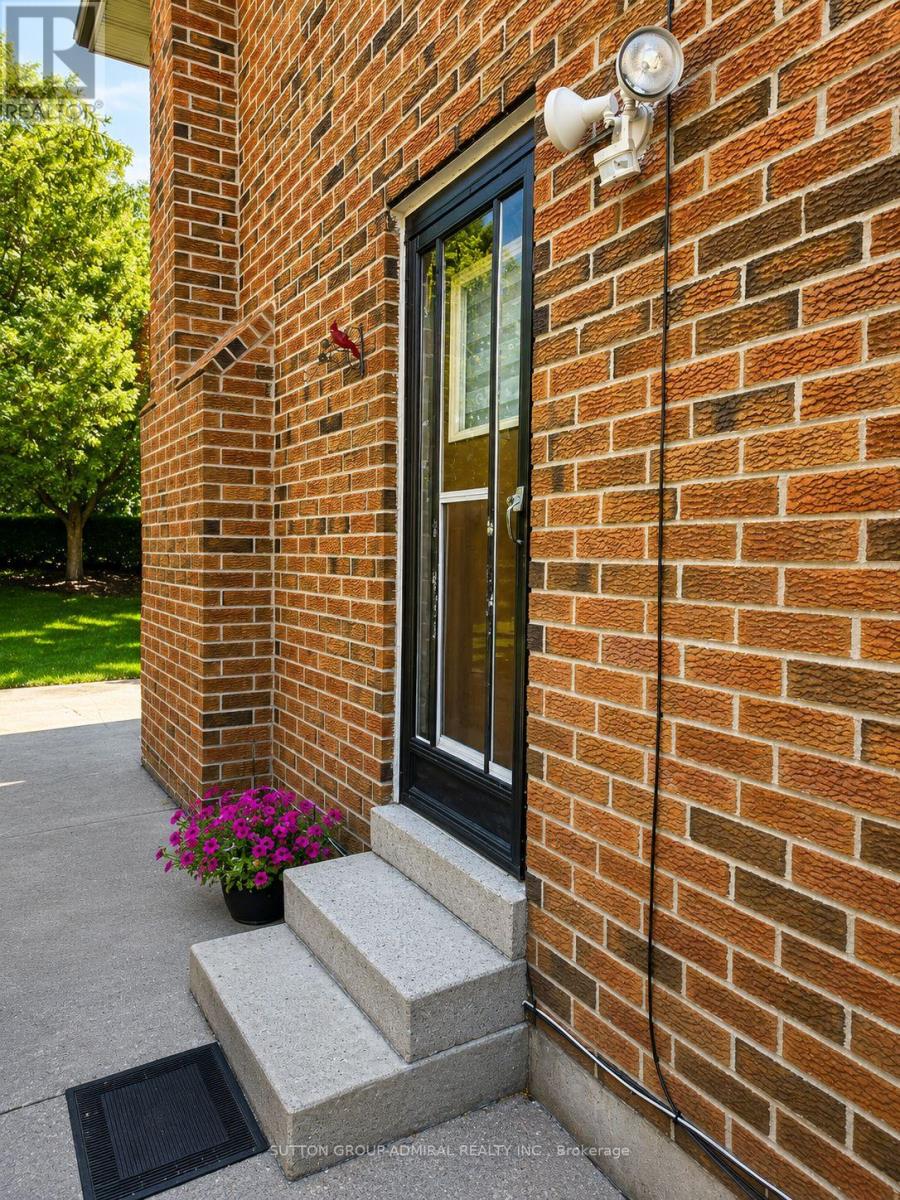 Walkout - 49 Cog Hill Drive, Vaughan, Ontario  L4K 1M6 - Photo 2 - N13680970