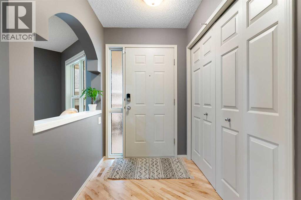 131 Valley Stream Close NW, Calgary, Alberta  T3B 5V7 - Photo 3 - A2337160