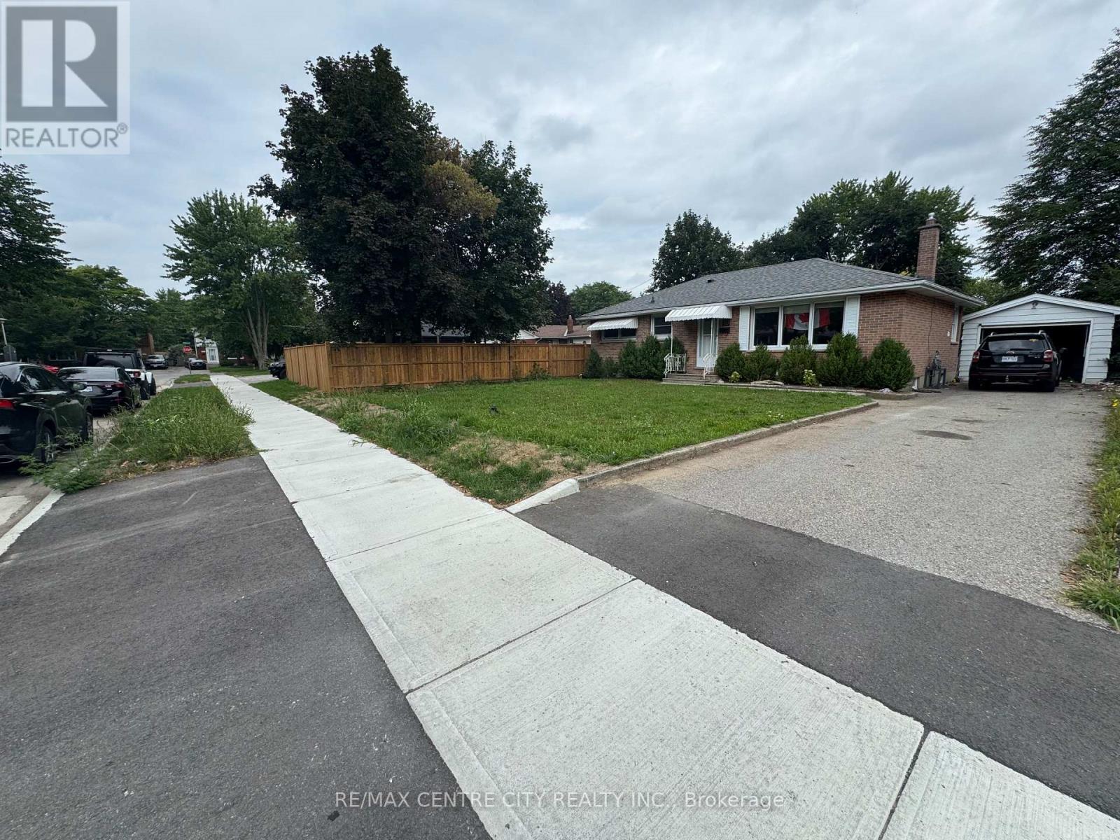 10 Tewksbury Crescent, London East, Ontario  N5V 2M8 - Photo 3 - X13681012