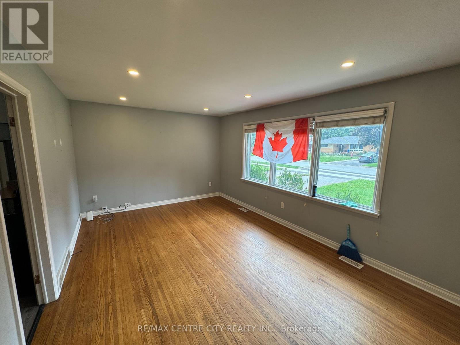 10 Tewksbury Crescent, London East, Ontario  N5V 2M8 - Photo 7 - X13681012