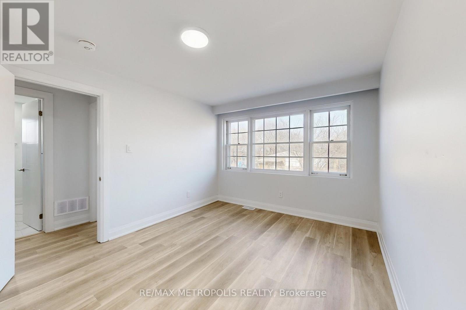 Upper - 85 Primula Crescent, Toronto, Ontario  M9L 1J9 - Photo 17 - W13669344