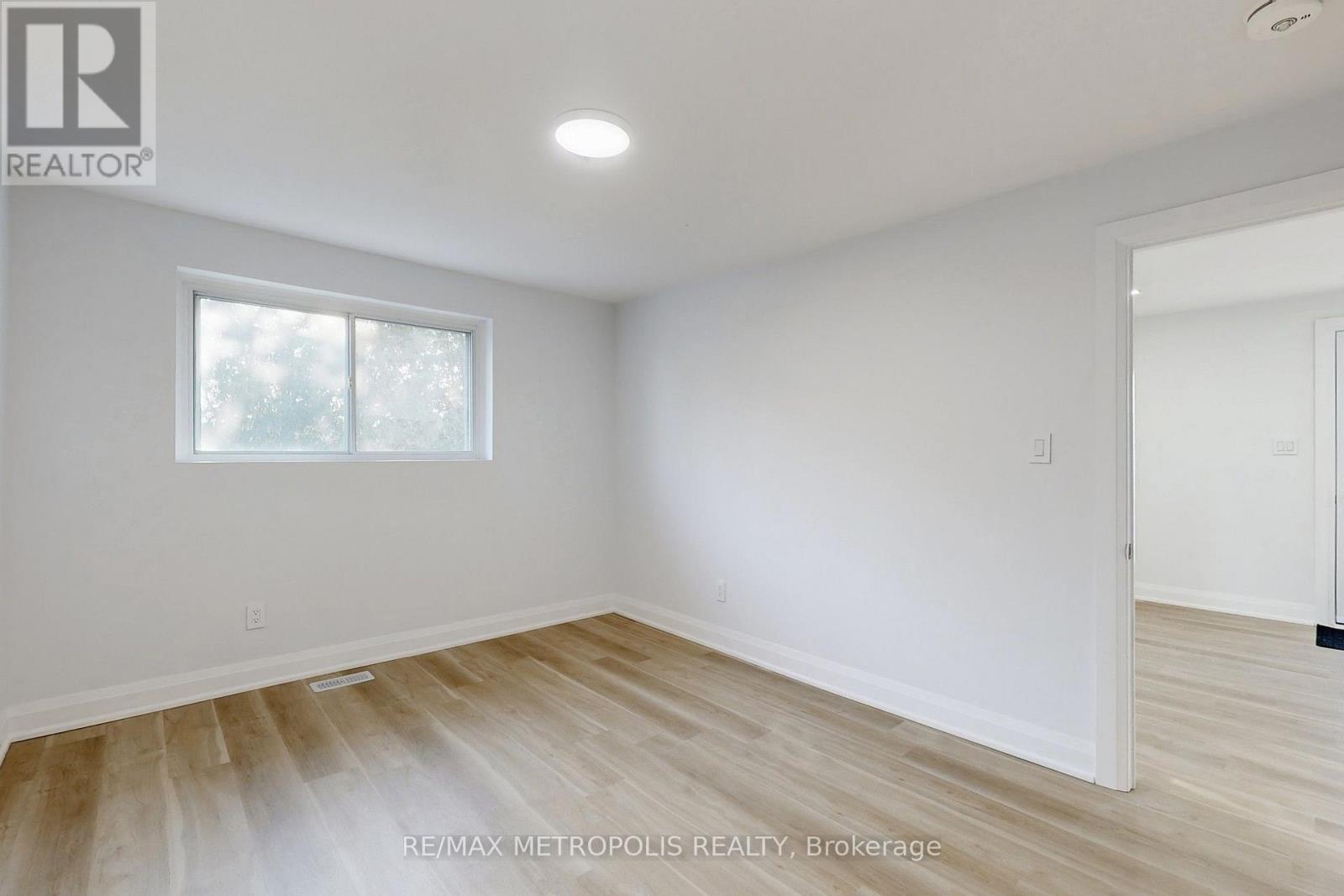 Upper - 85 Primula Crescent, Toronto, Ontario  M9L 1J9 - Photo 10 - W13669344