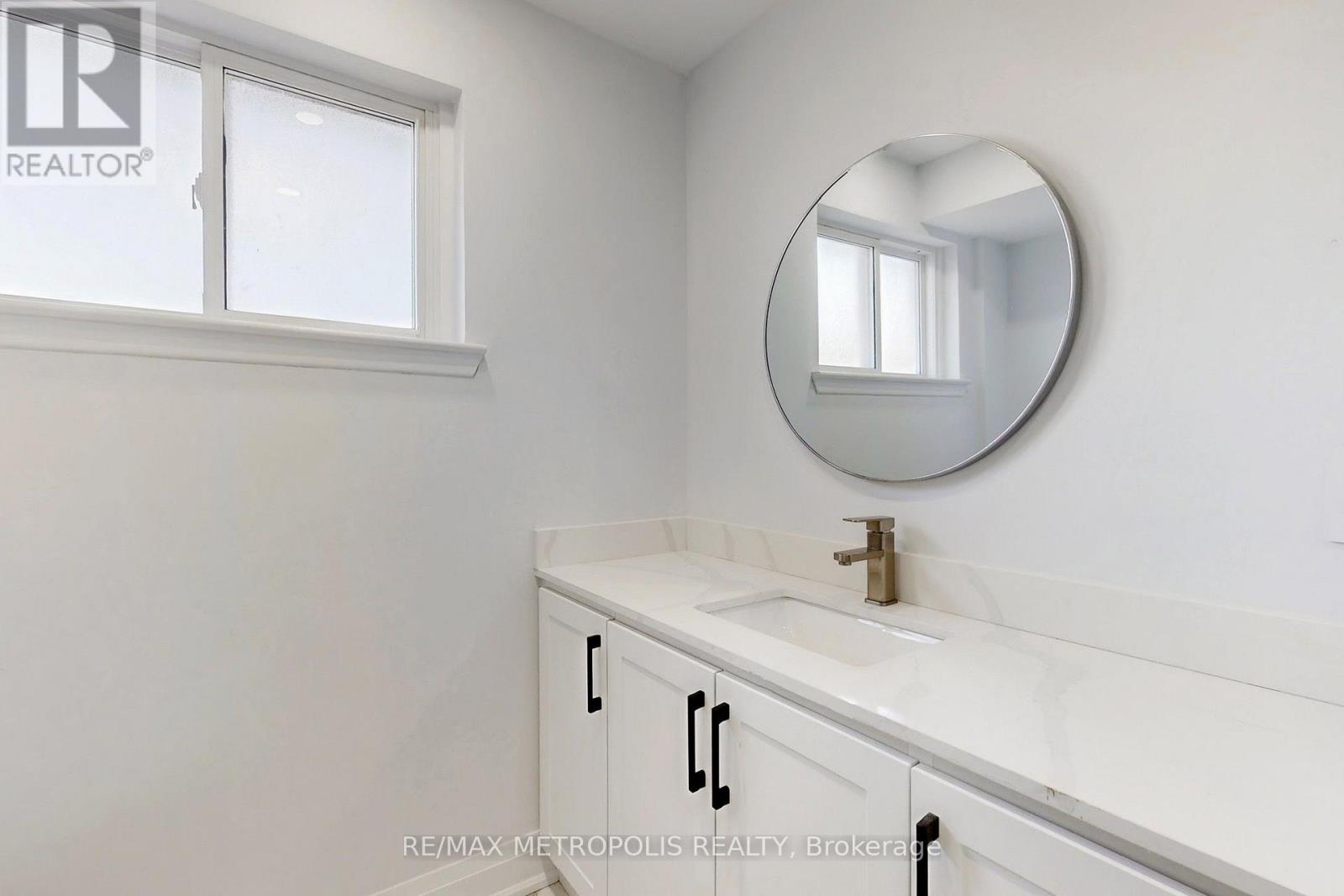 Upper - 85 Primula Crescent, Toronto, Ontario  M9L 1J9 - Photo 14 - W13669344