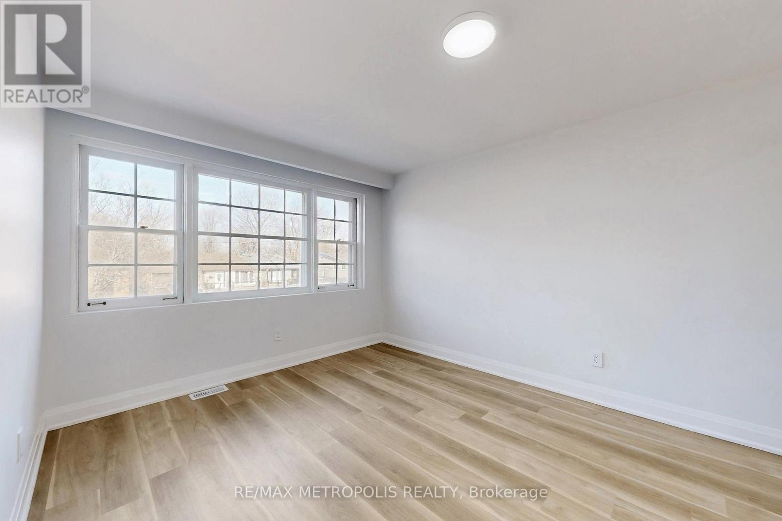Upper - 85 Primula Crescent, Toronto, Ontario  M9L 1J9 - Photo 18 - W13669344