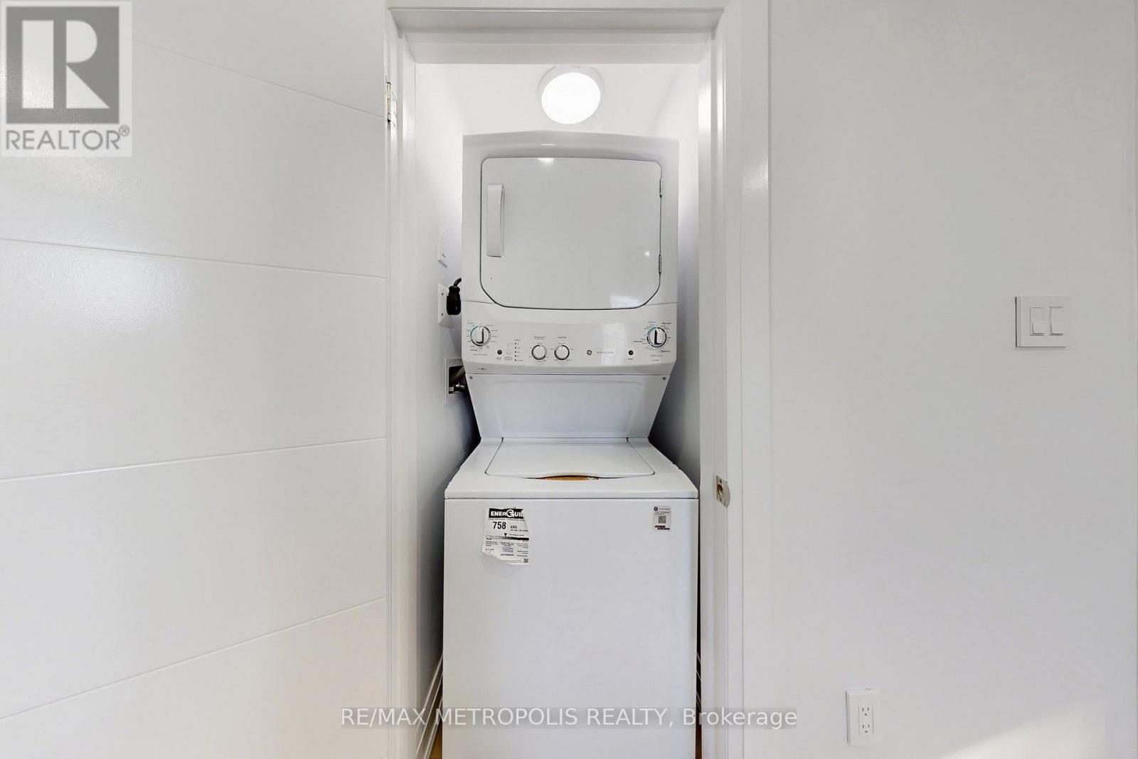 Upper - 85 Primula Crescent, Toronto, Ontario  M9L 1J9 - Photo 15 - W13669344