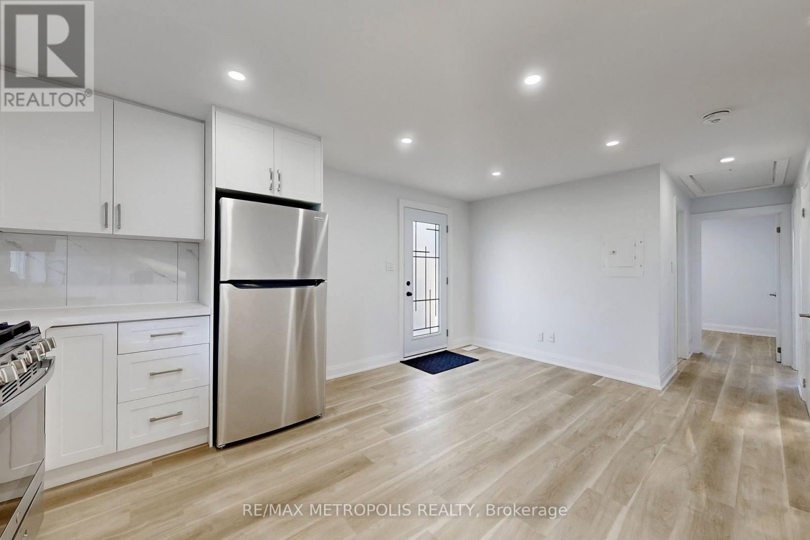 Upper - 85 Primula Crescent, Toronto, Ontario  M9L 1J9 - Photo 9 - W13669344