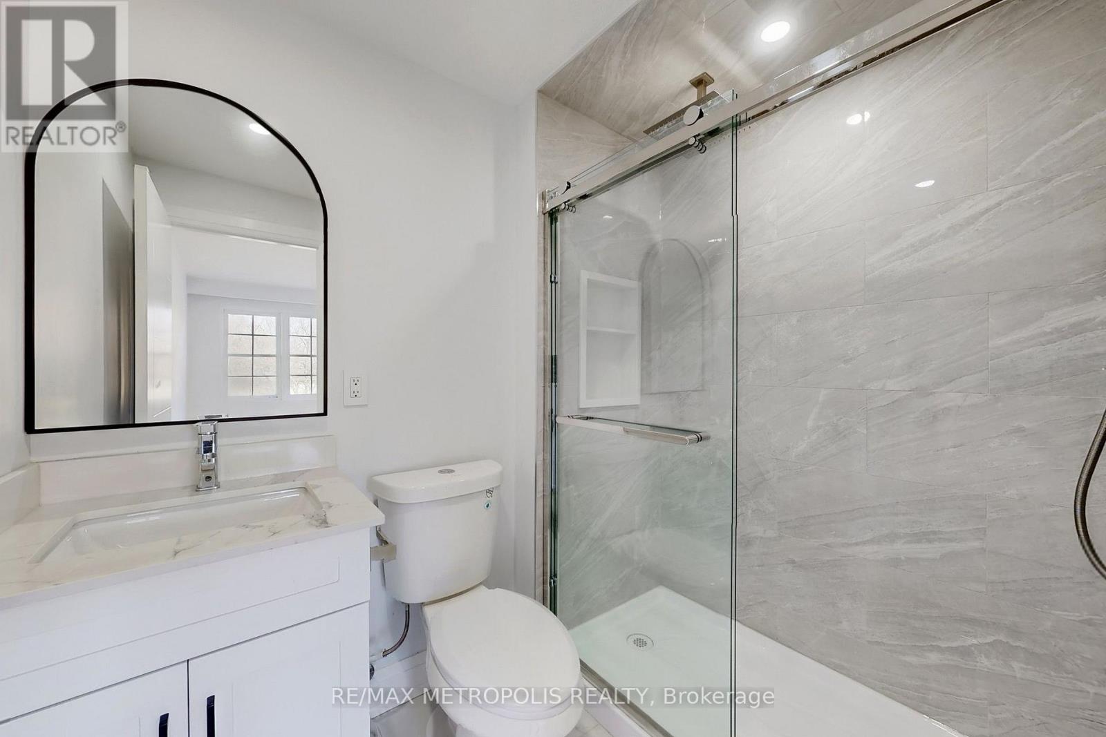 Upper - 85 Primula Crescent, Toronto, Ontario  M9L 1J9 - Photo 19 - W13669344