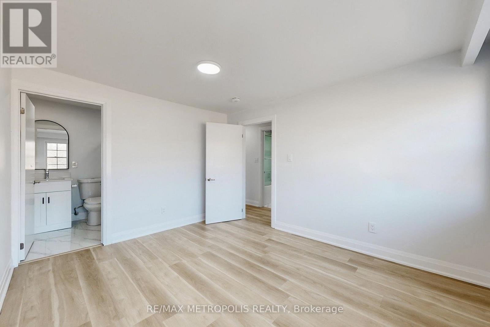 Upper - 85 Primula Crescent, Toronto, Ontario  M9L 1J9 - Photo 16 - W13669344