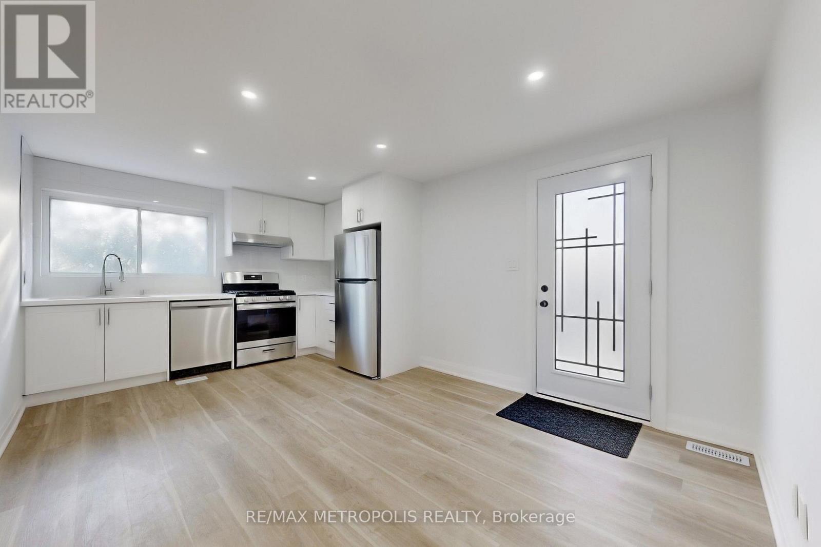 Upper - 85 Primula Crescent, Toronto, Ontario  M9L 1J9 - Photo 2 - W13669344