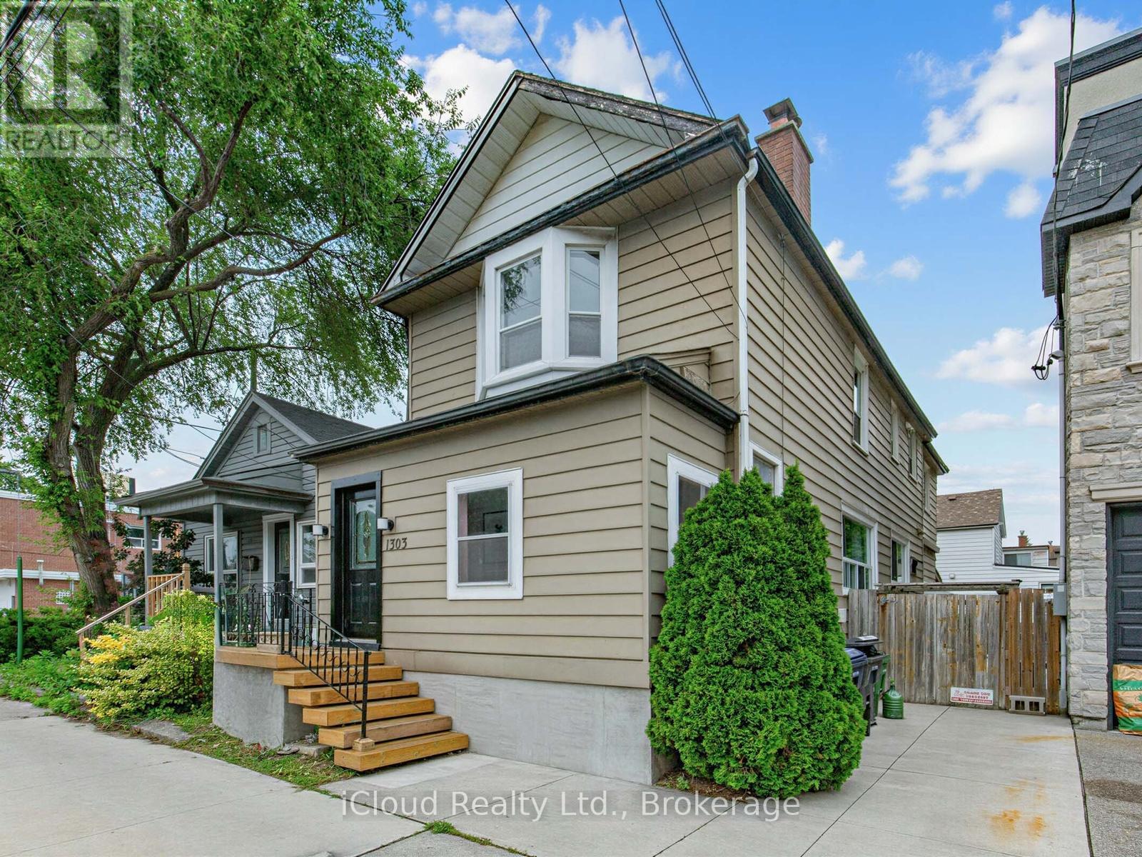 1303 Woodbine Avenue, Toronto, Ontario  M4C 4E8 - Photo 1 - E13680998