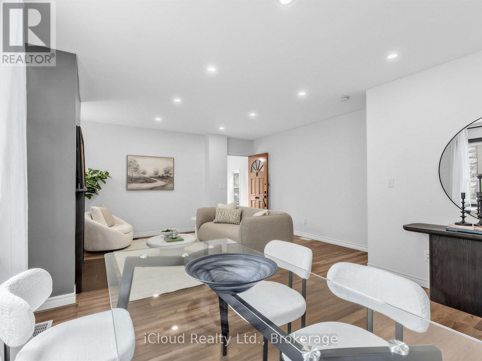 1303 Woodbine Avenue, Toronto, Ontario  M4C 4E8 - Photo 12 - E13680998