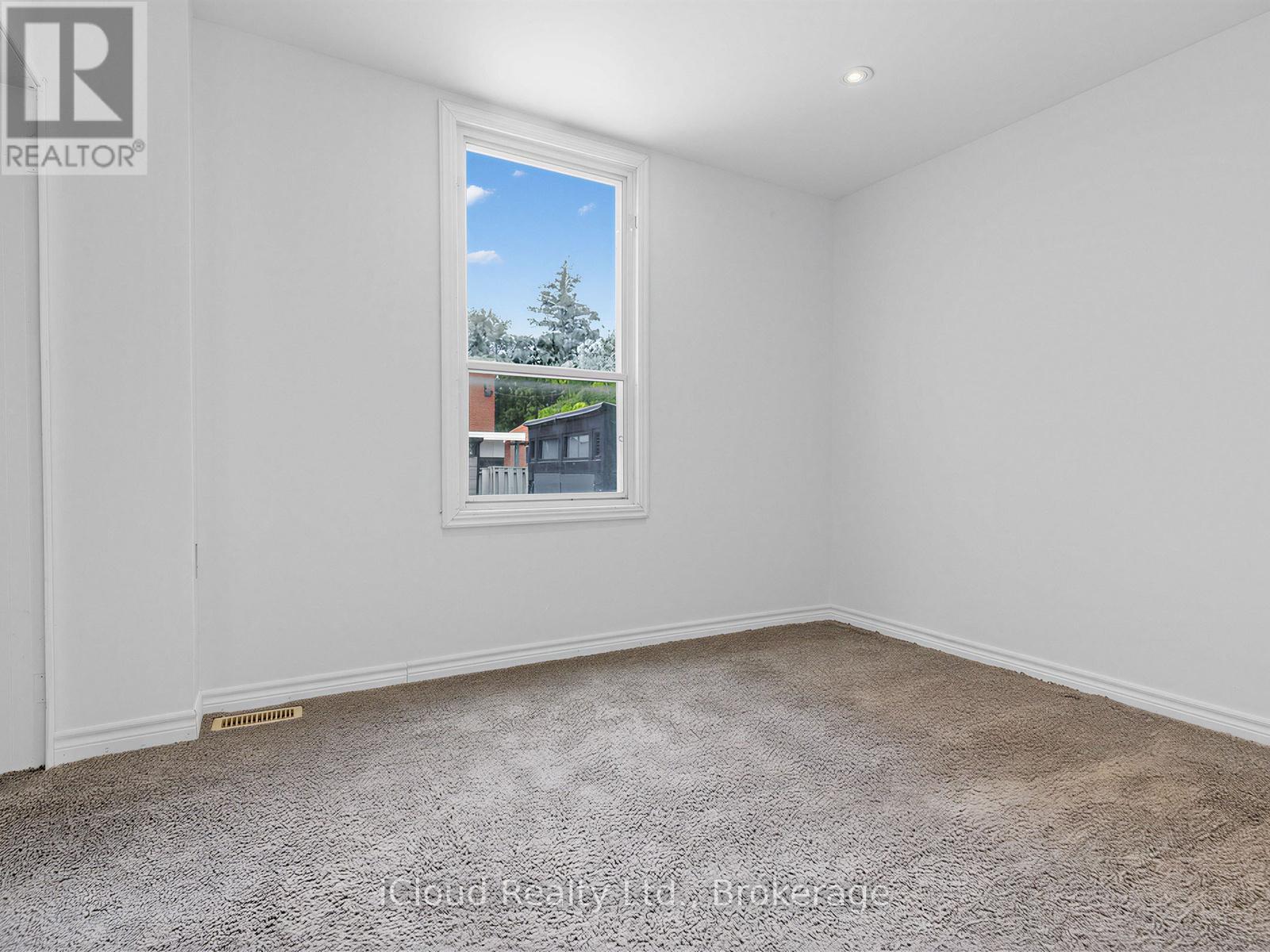 1303 Woodbine Avenue, Toronto, Ontario  M4C 4E8 - Photo 16 - E13680998
