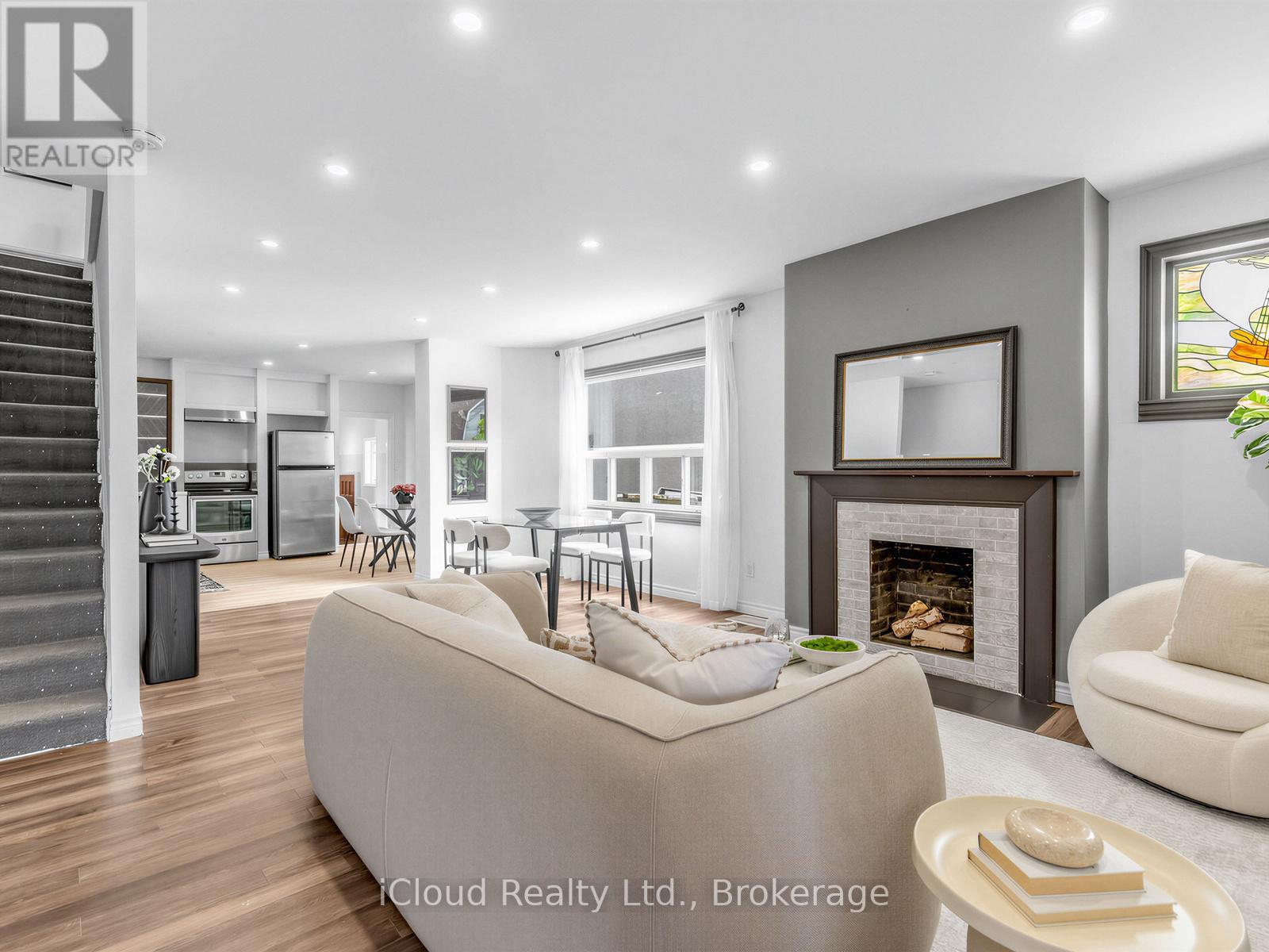 1303 Woodbine Avenue, Toronto, Ontario  M4C 4E8 - Photo 2 - E13680998