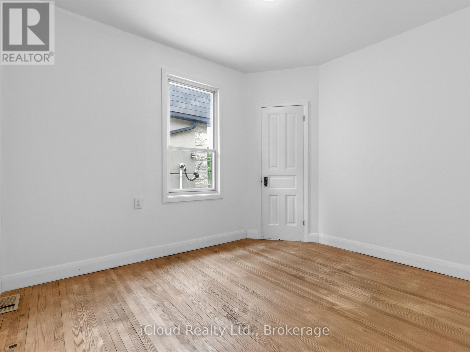 1303 Woodbine Avenue, Toronto, Ontario  M4C 4E8 - Photo 21 - E13680998