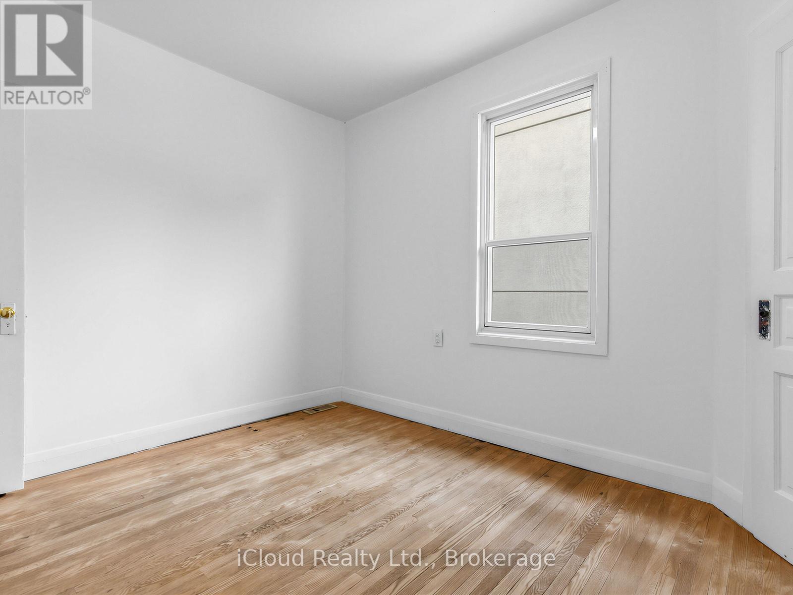 1303 Woodbine Avenue, Toronto, Ontario  M4C 4E8 - Photo 22 - E13680998
