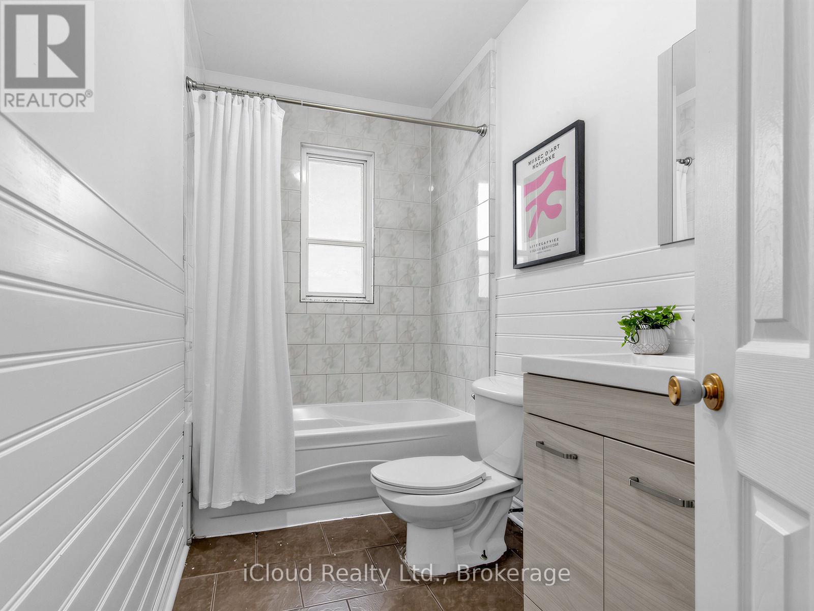 1303 Woodbine Avenue, Toronto, Ontario  M4C 4E8 - Photo 23 - E13680998