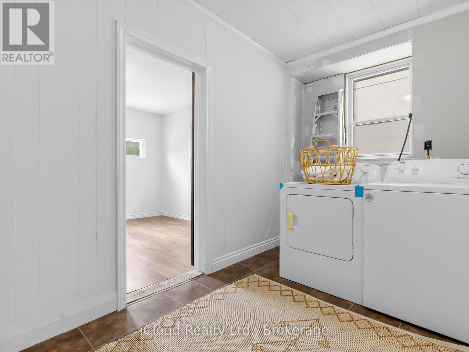 1303 Woodbine Avenue, Toronto, Ontario  M4C 4E8 - Photo 24 - E13680998