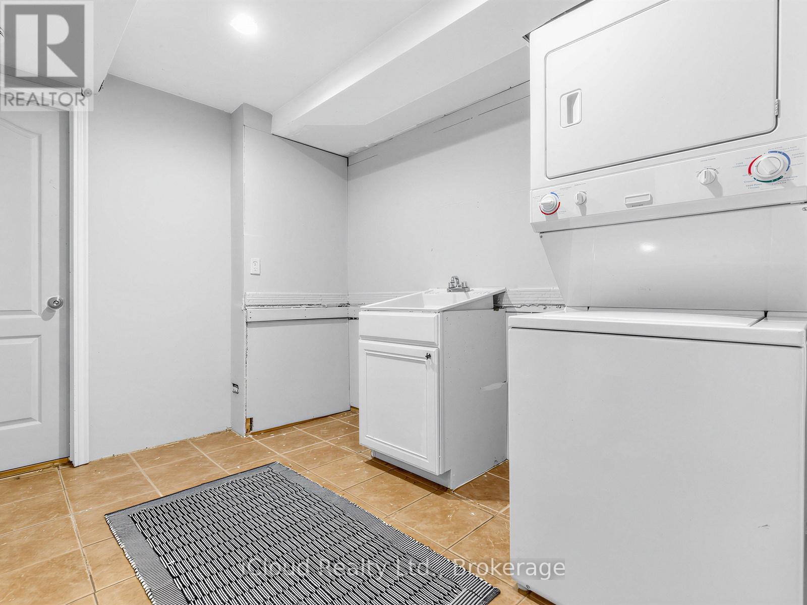 1303 Woodbine Avenue, Toronto, Ontario  M4C 4E8 - Photo 28 - E13680998