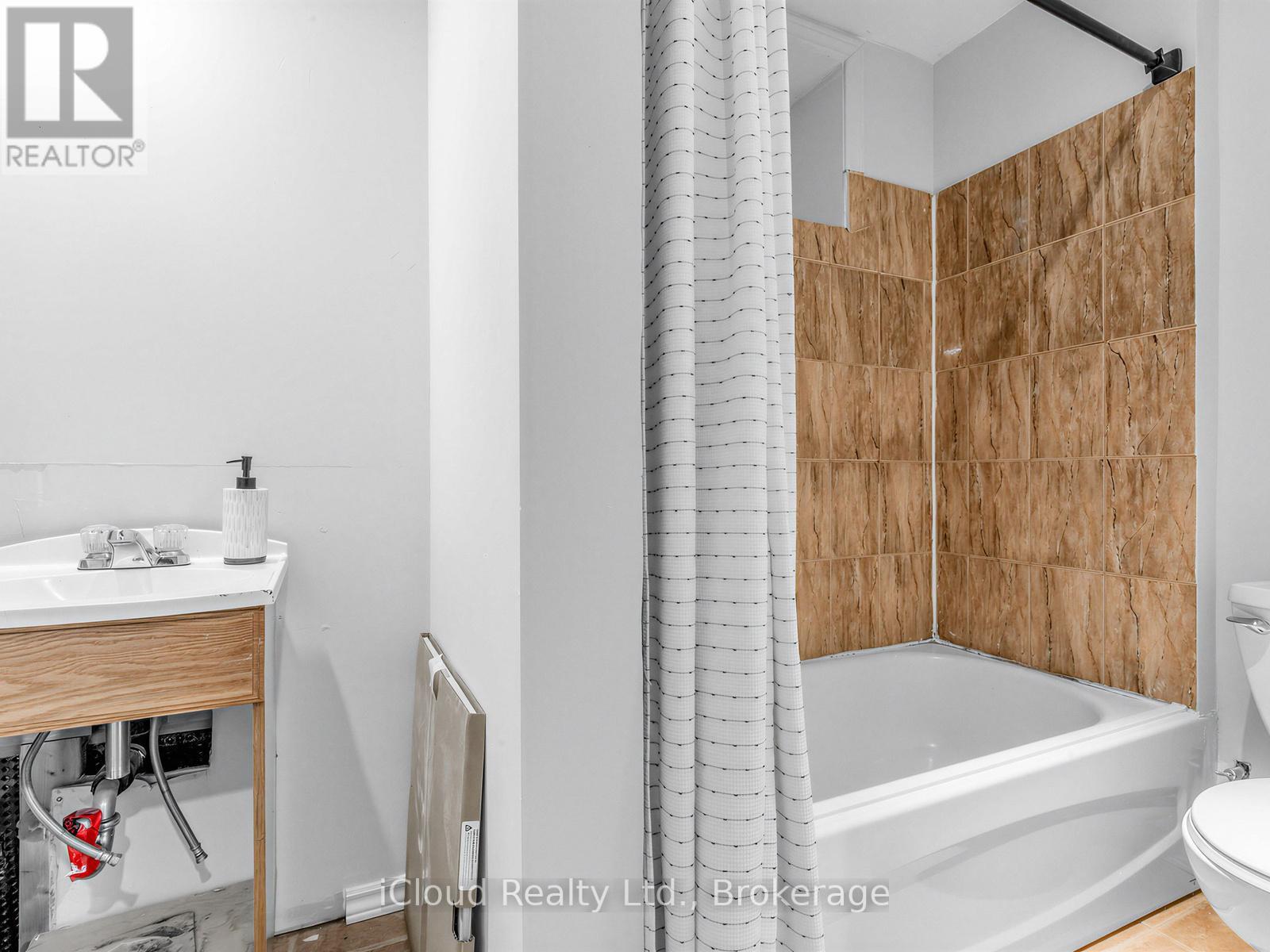 1303 Woodbine Avenue, Toronto, Ontario  M4C 4E8 - Photo 29 - E13680998