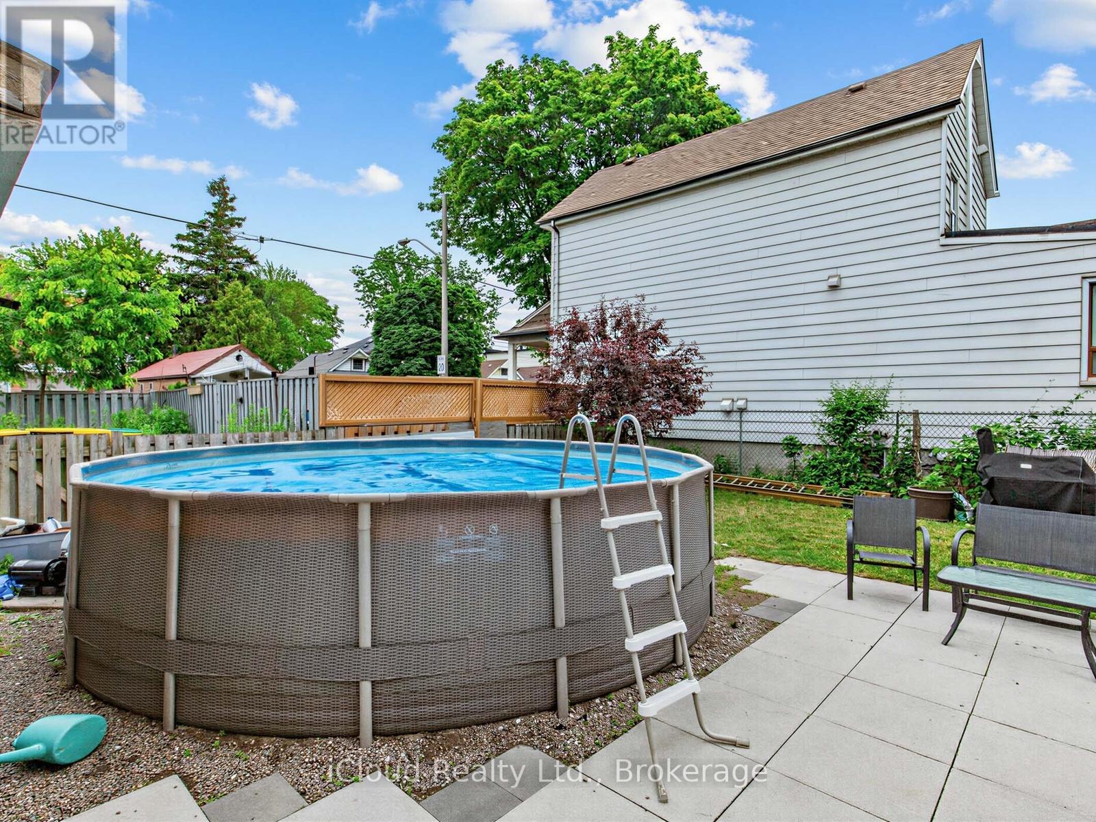 1303 Woodbine Avenue, Toronto, Ontario  M4C 4E8 - Photo 31 - E13680998