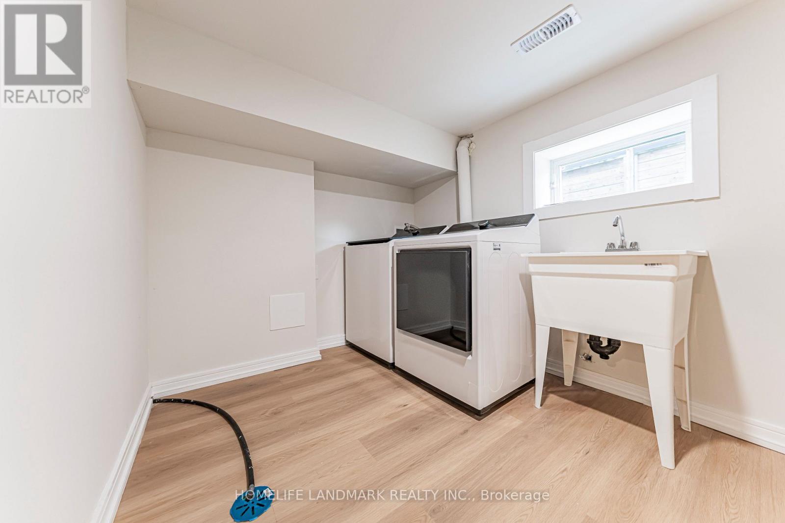 88 Waniska Avenue, Toronto, Ontario  M8Y 1R3 - Photo 35 - W13665140