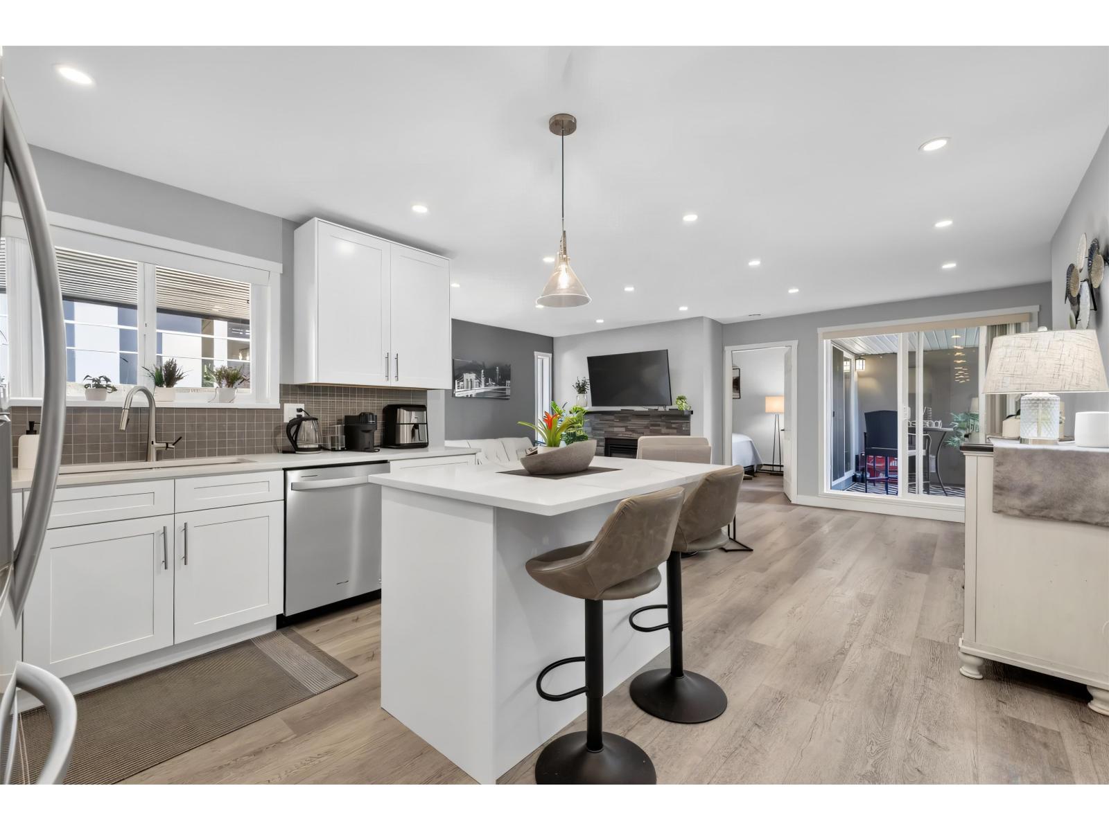105 15717 Marine Drive, White Rock, British Columbia  V4B 1E4 - Photo 10 - R3155262