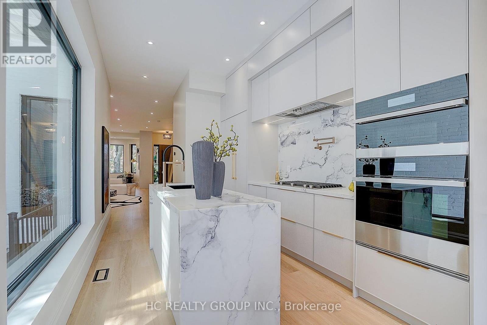 385 Manning Avenue, Toronto, Ontario  M6G 2V6 - Photo 11 - C13680640