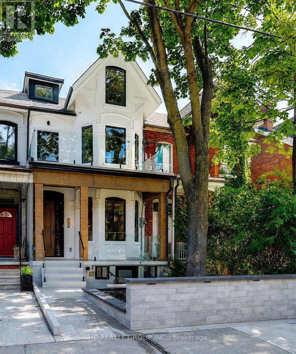 385 Manning Avenue, Toronto, Ontario  M6G 2V6 - Photo 2 - C13680640