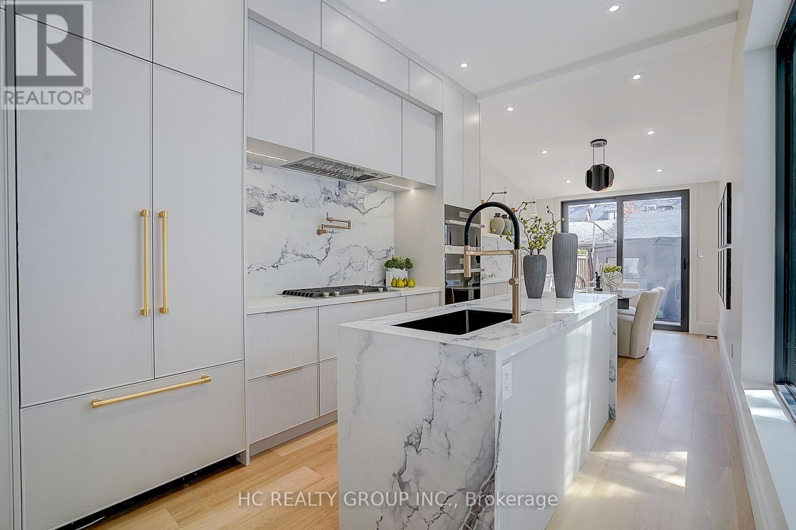 385 Manning Avenue, Toronto, Ontario  M6G 2V6 - Photo 9 - C13680640