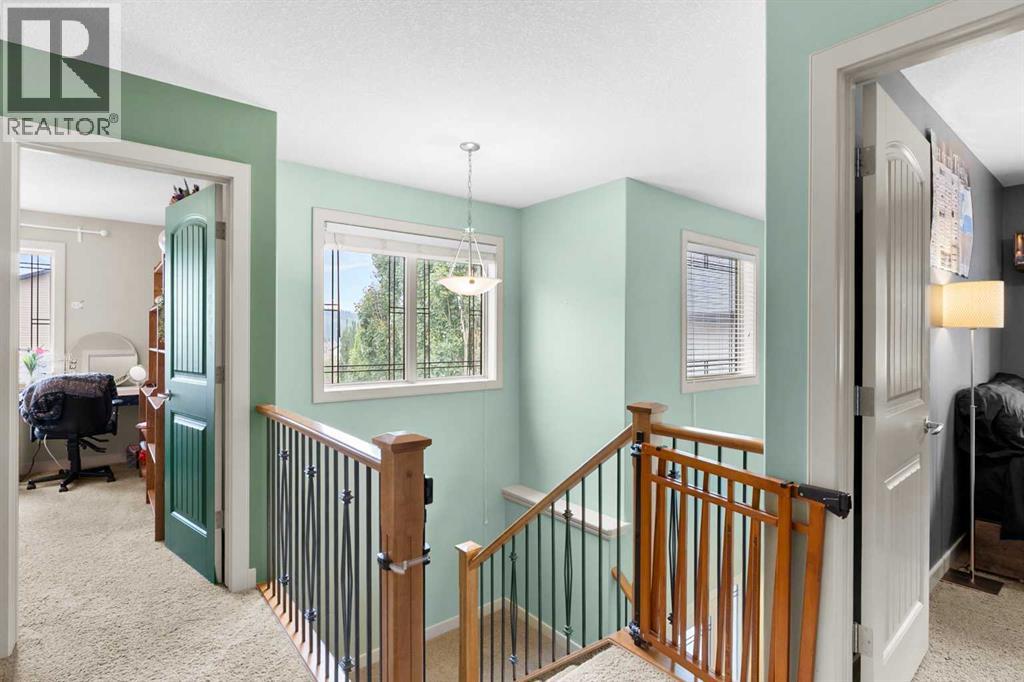 19 Sunset Circle, Cochrane, Alberta  T4C 0C3 - Photo 18 - A2336278
