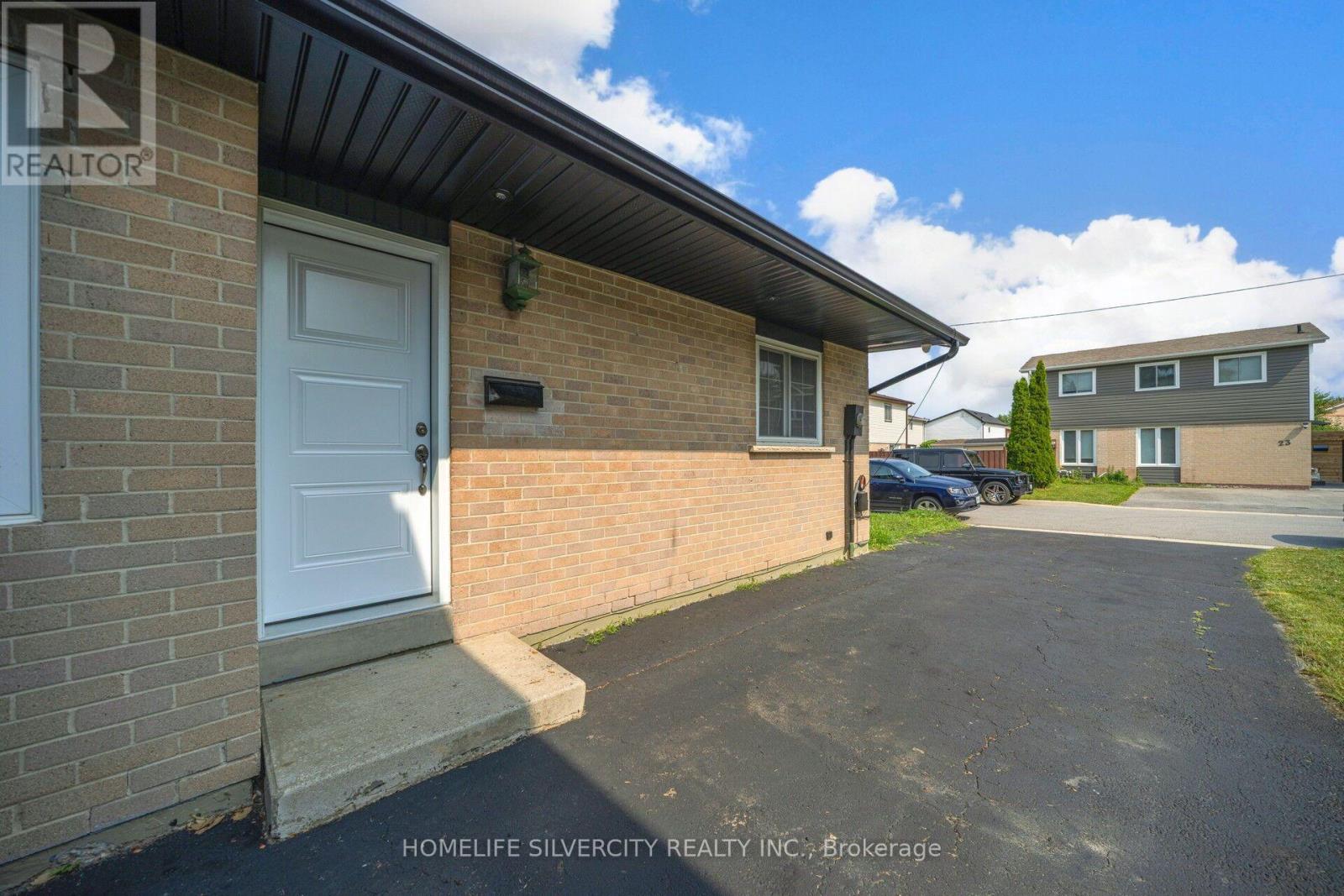 3 HAPSBURY SQUARE, Brampton, Ontario