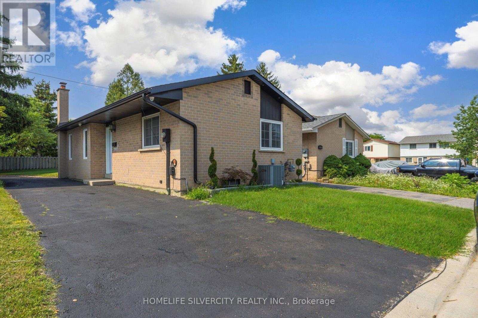 3 Hapsbury Square, Brampton, Ontario  L6S 1Y7 - Photo 3 - W13681018
