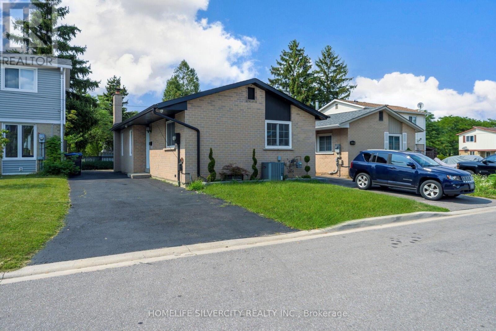 3 Hapsbury Square, Brampton, Ontario  L6S 1Y7 - Photo 4 - W13681018