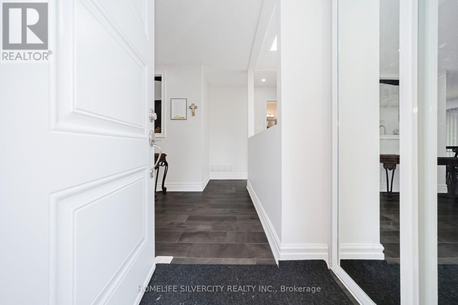 3 Hapsbury Square, Brampton, Ontario  L6S 1Y7 - Photo 6 - W13681018