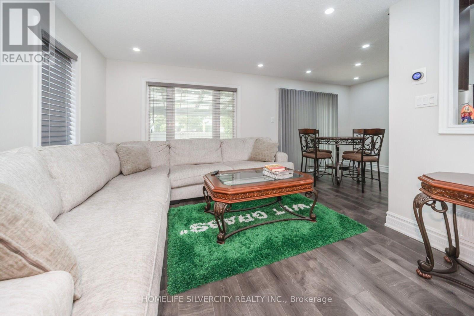 3 Hapsbury Square, Brampton, Ontario  L6S 1Y7 - Photo 9 - W13681018