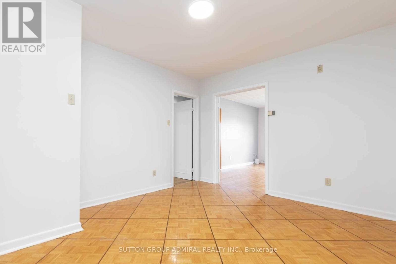 17 Pamille Place, Toronto, Ontario  M6M 3A9 - Photo 10 - W13681024