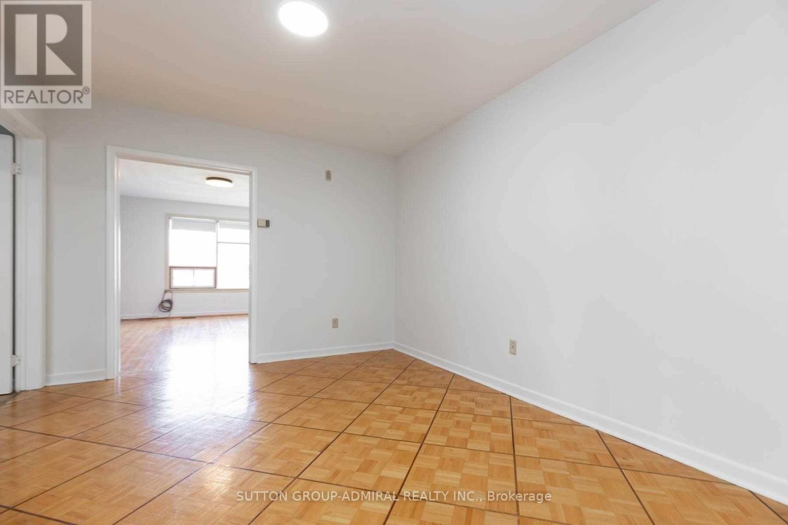 17 Pamille Place, Toronto, Ontario  M6M 3A9 - Photo 11 - W13681024