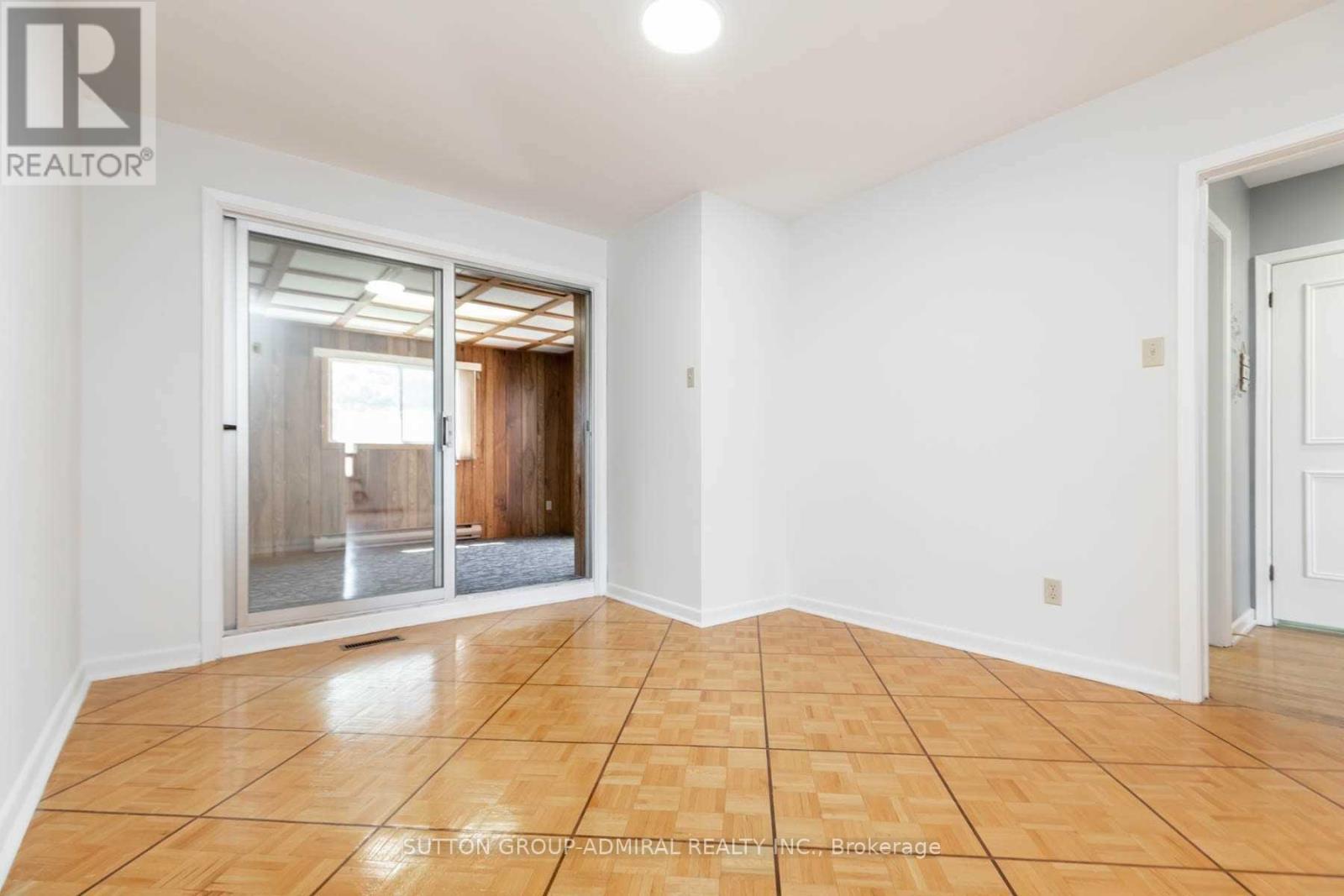 17 Pamille Place, Toronto, Ontario  M6M 3A9 - Photo 12 - W13681024