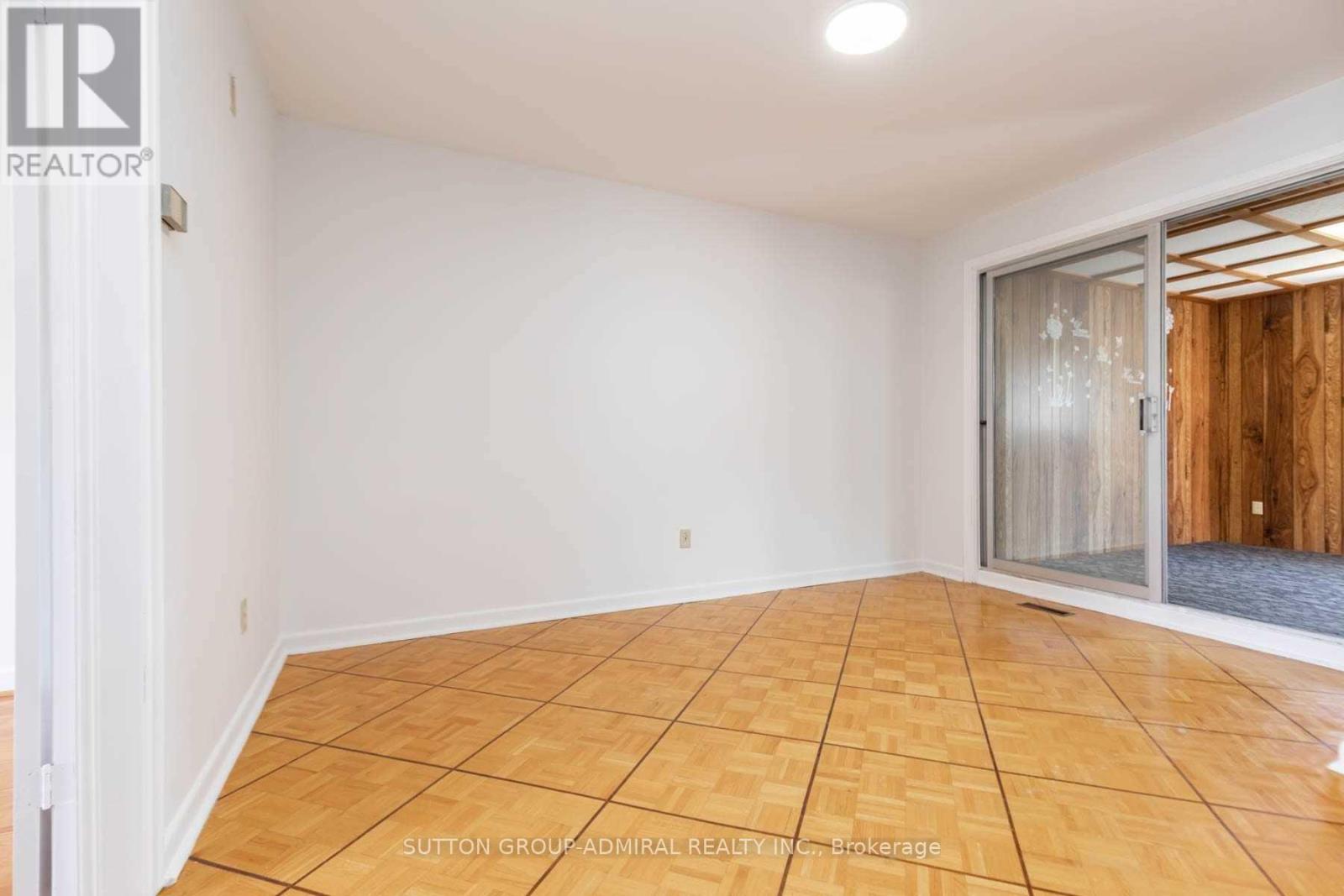 17 Pamille Place, Toronto, Ontario  M6M 3A9 - Photo 13 - W13681024