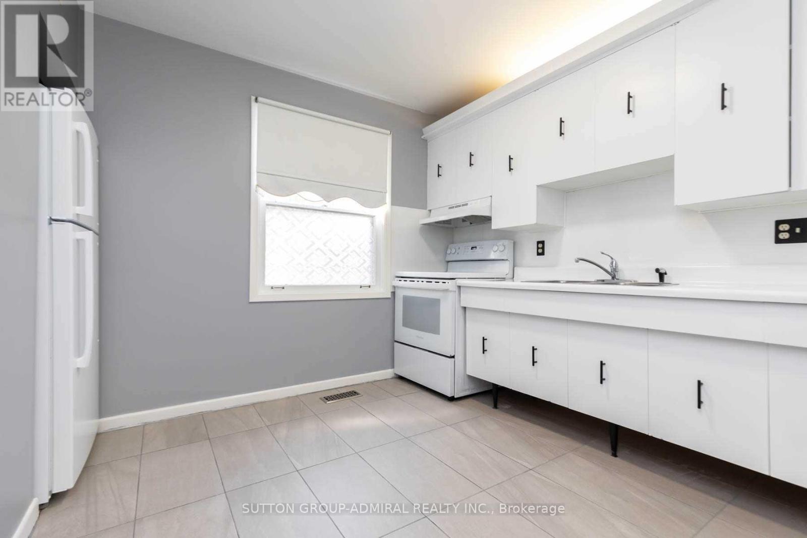 17 Pamille Place, Toronto, Ontario  M6M 3A9 - Photo 14 - W13681024
